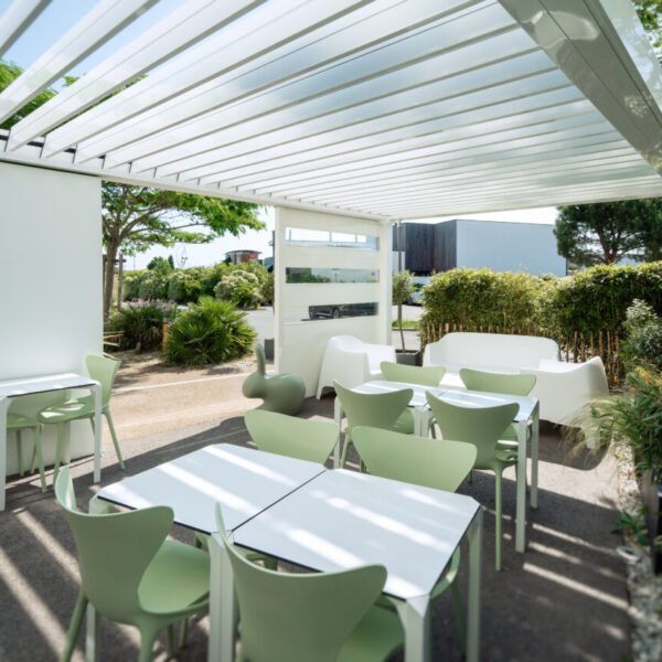 Terrasse de l'hôtel Ibis Styles des Sables d'Olonne en Vendée dans le pays de Loire