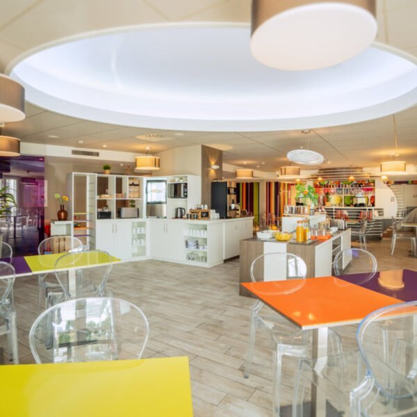 Salle de Petits déjeuners à l'hôtel Ibis Styles des Sables d'Olonne en Vendée dans le pays de Loire