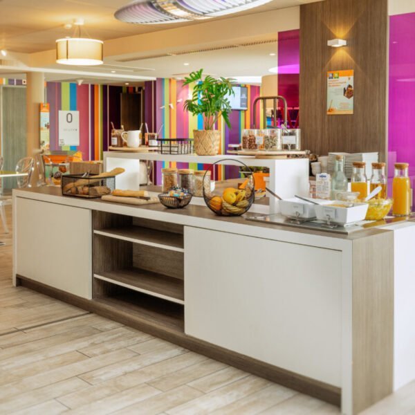 Buffet de Petit Déjeuner à l'hôtel Ibis Styles des Sables d'Olonne en Vendée dans le pays de Loire