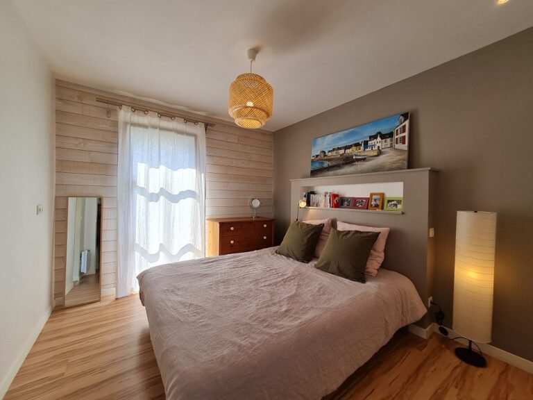Chambre double au Gîte Maison de Cheyenne en Pays Bigouden en Bretagne dans le Finistère à Plogastel-Saint-Germain
