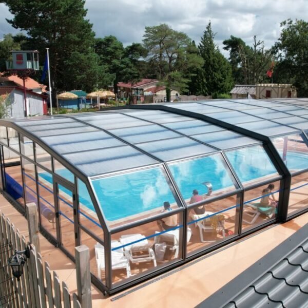 Piscine couverte du Camping Le Village Vert dans la Manche en Normandie à Tollevast