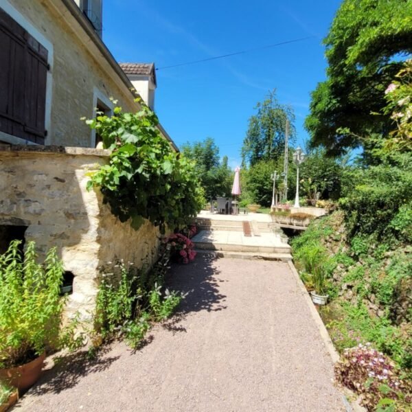 Jardins des Chambres d'hôtes Le Moulin de Meslon en Berry dans le Cher à Coust en Centre Val de Loire