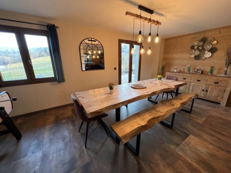 Salle à manger du Cottage Jasper by Roof n'Woof dans les Vosges dans le Grand Est au Tholy