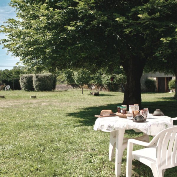 Jardin de la Chambre d'Hôtes et Relais Paysan de la Ferme du Bois d'Haut à Mérigny dans l'Indre en Centre Val de Loire