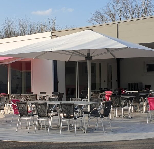 Terrasse du Camping Ill Mulhouse en Alsace dans le Haut Rhin en région Grand Est