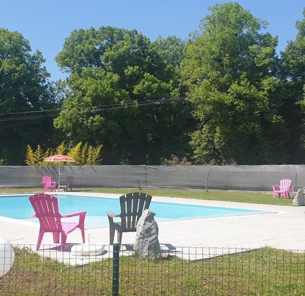 Piscine chauffée du Camping Ill Mulhouse en Alsace dans le Haut Rhin en région Grand Est