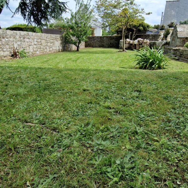 Jardin clos du Gîte Trémelois en Bretagne dans les Côtes d'Armor à Trémel