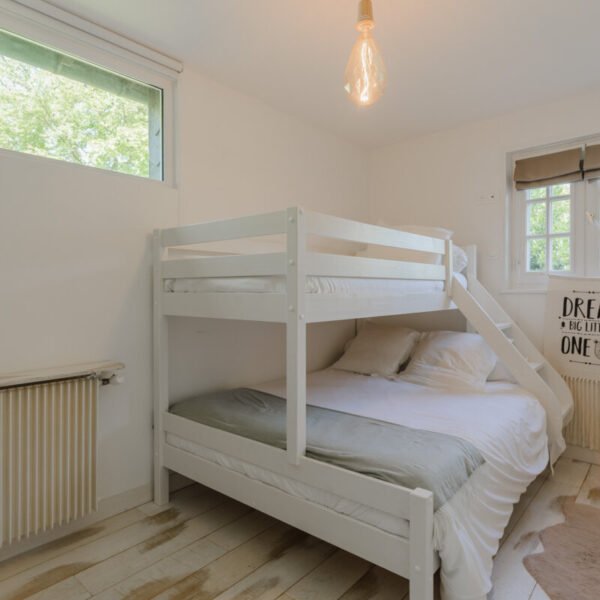 Chambre familiale des Gîtes Les Cottages d'Hortense dans le Calvados en Normandie à Heuland