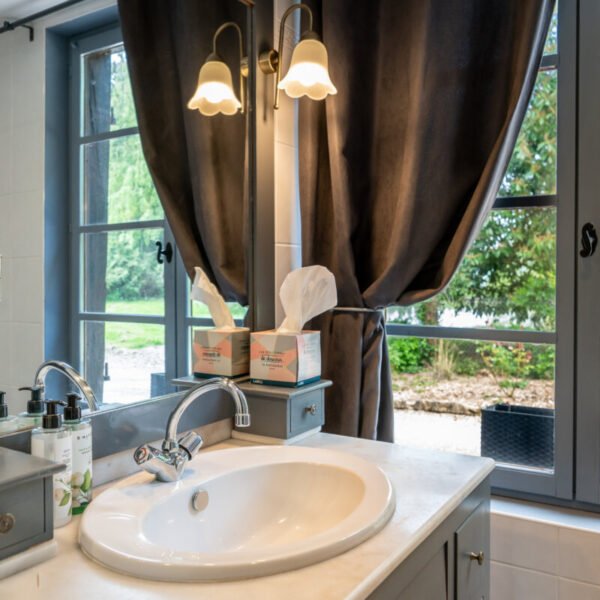 Salle de bain du Domaine de Geffosses en Normandie dans le Calvados à Pont l'Evêque