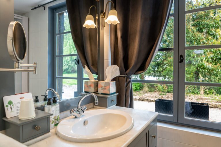 Salle de bain du Domaine de Geffosses en Normandie dans le Calvados à Pont l'Evêque