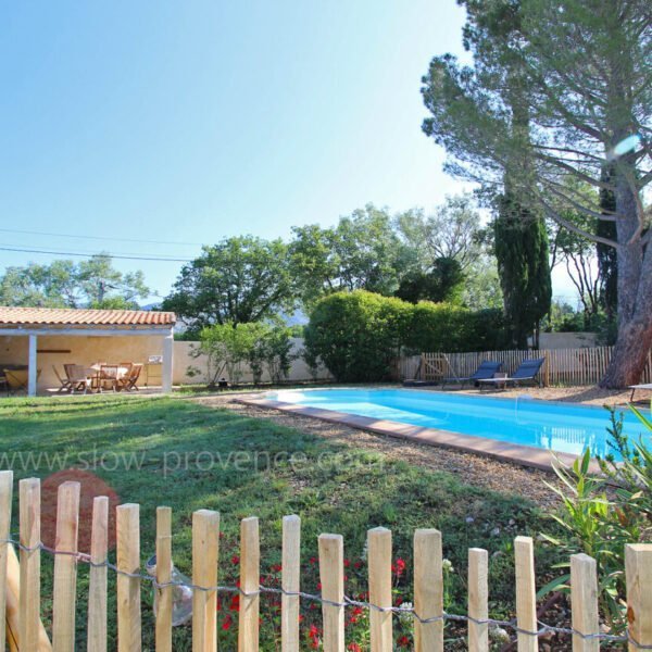 Jardin clos de la Villa Slow en Provence dans le Vaucluse à Bédoin en région PACA