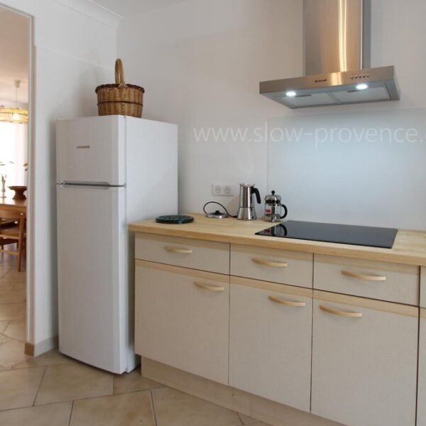 Cuisine équipée de la Villa Slow en Provence dans le Vaucluse à Bédoin en région PACA