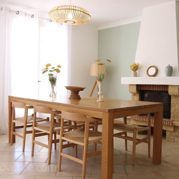 Salle à manger de la Villa Slow en Provence dans le Vaucluse à Bédoin en région PACA