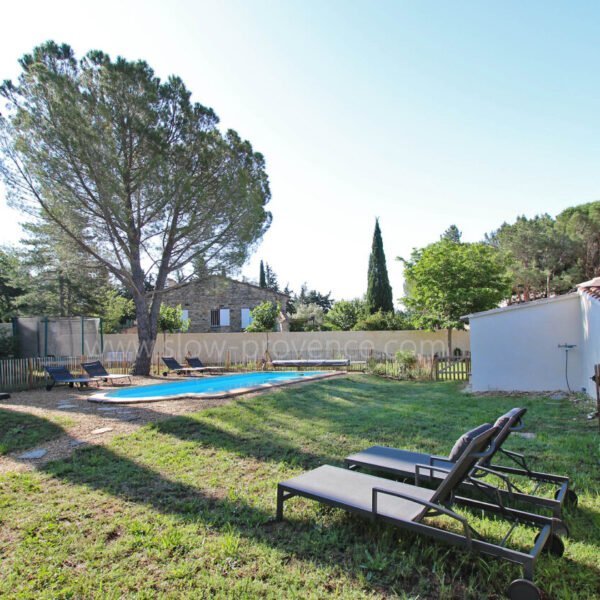 Jardin clos de la Villa Slow en Provence dans le Vaucluse à Bédoin en région PACA