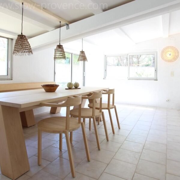 Salle à manger de la Villa Slow en Provence dans le Vaucluse à Bédoin en région PACA