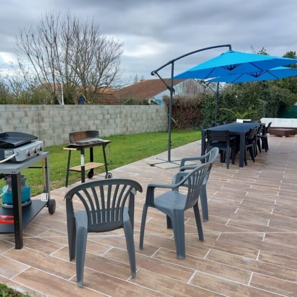 Terrasse du Gite La Janne en Charente Maritime à Saujon en Nouvelle Aquitaine