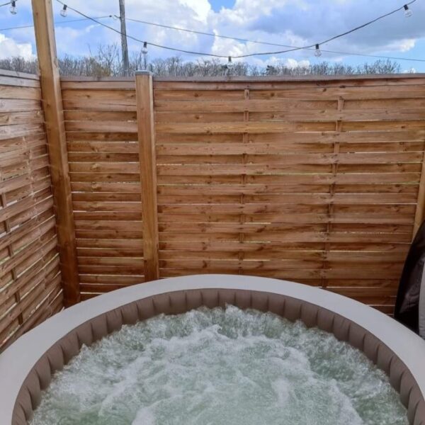 SPA privatif des Gîtes de la Montée Perdrix en Allier dans la région Auvergne Rhône Alpes à Toulon sur Allier