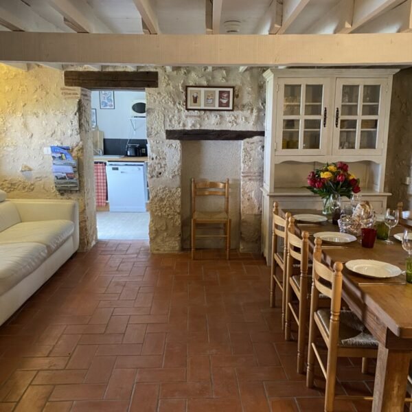 Salle à manger des Gîtes Le Domaine de Villot dans le Lot et Garonne en Nouvelle Aquitaine à Ste Colombe de Villeneuve