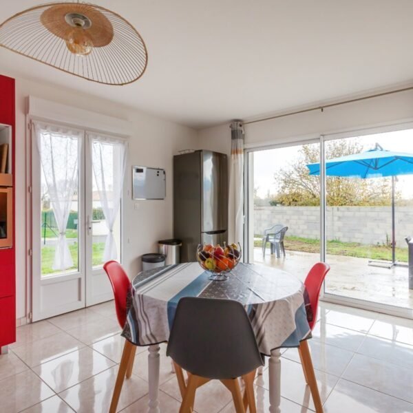 Salle à manger du Gite La Janne en Charente Maritime à Saujon en Nouvelle Aquitaine