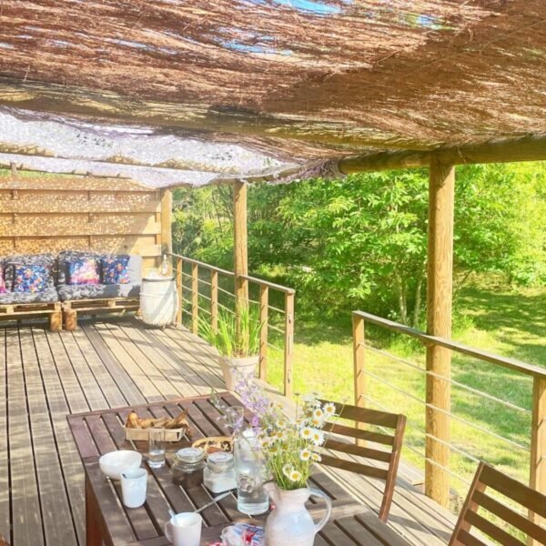 Terrasse des Ecogites de la Pierre le Matz dans les Pays de la Loire à Chauvé en Loire Atlantique