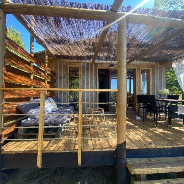 Terrasse des Ecogites de la Pierre le Matz dans les Pays de la Loire à Chauvé en Loire Atlantique