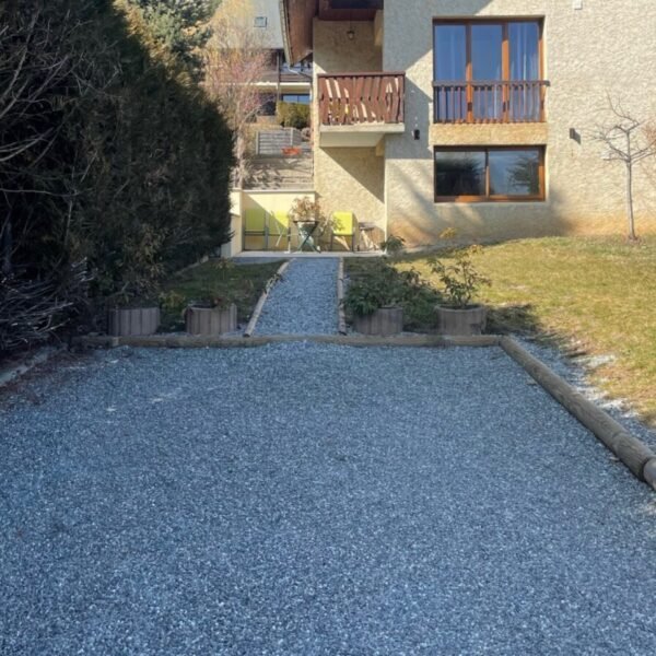 Jardin du Gîte Chic-Chocs - Maison L'Aiguille à Laye dans les Hautes Alpes en PACA