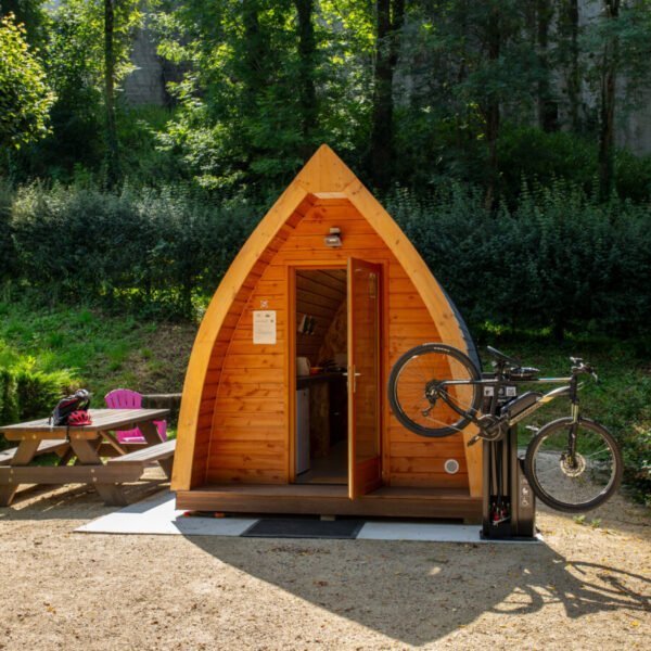 Hébergement insolite au Camping Qualité Le Val de Saures dans l' Aveyron à Entraigues sur Truyère en Occitanie