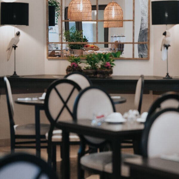 Salle de restaurant de l''Hôtel Henry II à Beaune en Bourgogne dans les Côtes d'Or