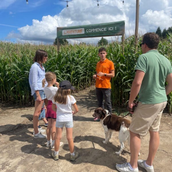 Une famille au Pop Corn Labyrinthe