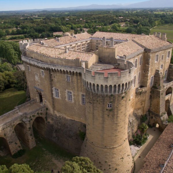 Visite historique près du Gîte à Nanou à St Paul les trois Châteaux dans la Drôme en Provence