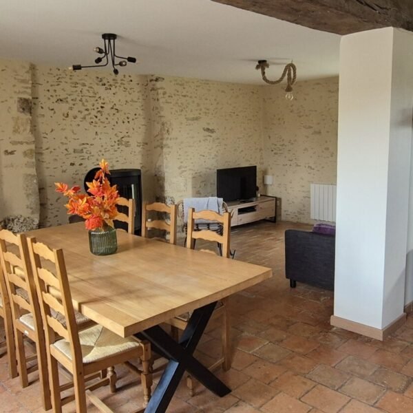 Salle à manger du Gîte La clé des champs dans la Sarthe proche du Mans en Pays de la Loire