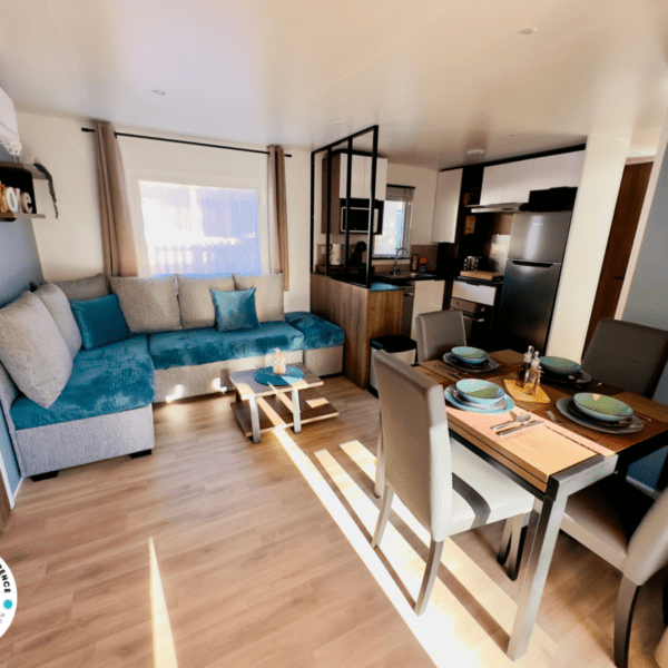 Salon du Mobil-home de Laurence à Canet en Roussillon dans les Pyrénées Orientales en Occitanie en Pays Catalan