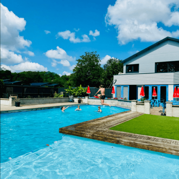 piscine du camping les Naiades dans les Ardennes