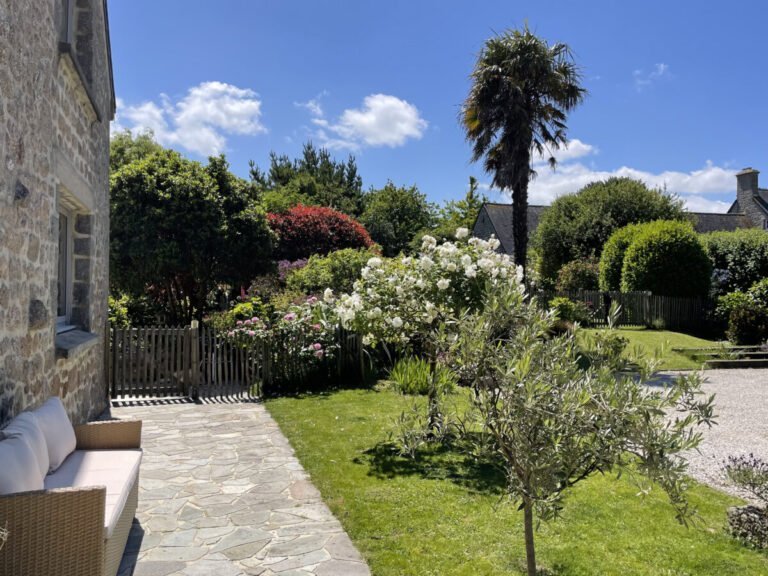 Jardin des Chambres d'Hôtes Fleur et Mer en Normandie dans la Manche à Montfarville