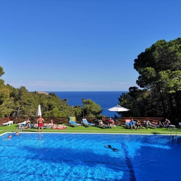 Piscine du Camping Sea Green Cala Llevado en Espagne sur la Costa Brava à Tossa de Mar