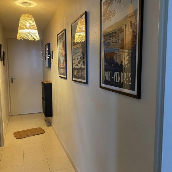 salon de l'appartement 2-Appartement T2 climatisé, vue mer, à Banyuls sur mer - emmenetonchien.com