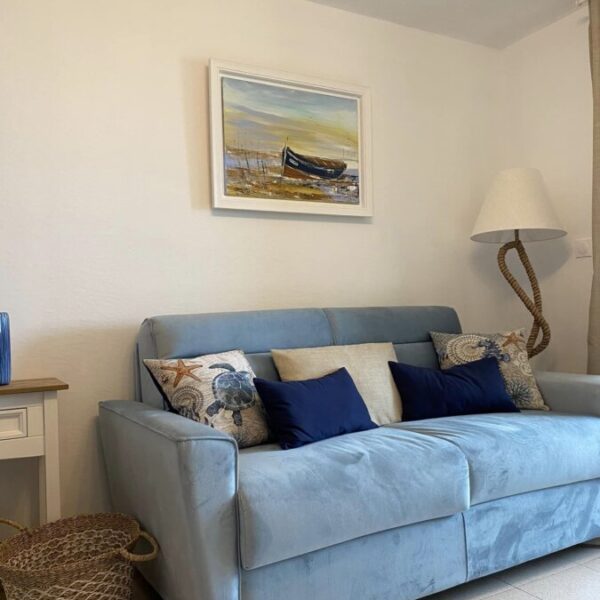 salon de l'appartement 2-Appartement T2 climatisé, vue mer, à Banyuls sur mer - emmenetonchien.com