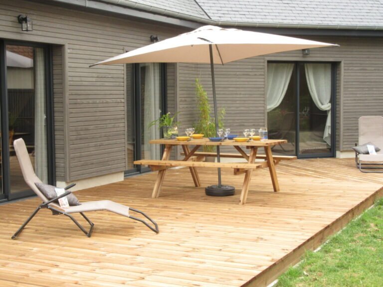 terrasse du gîte de la chouette en Normandie à Hattenville