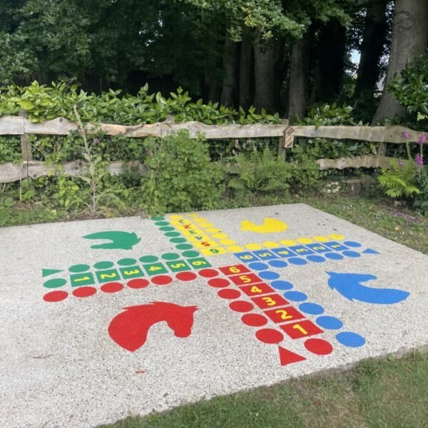 Espace jeux extérieurs du Gîte Le Clos du Val à Loup en Normandie dans la Seine Maritime proche d'Etretat