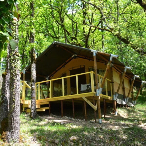 Lodge au Glamping Le Camp dans le Tarn et Garonne à Varen proche d'Albi