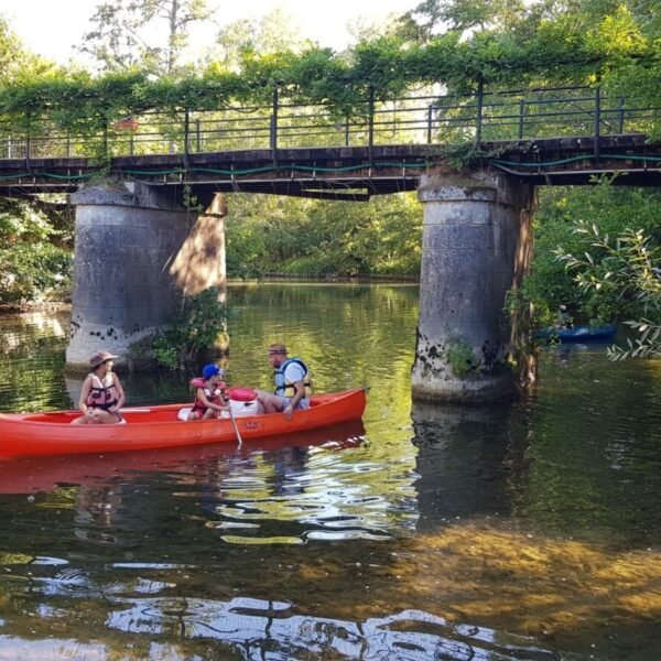 Promenade sur la rivière avec Parcoul Canoe en Dordogne dans le Périgord en Nouvelle Aquitaine