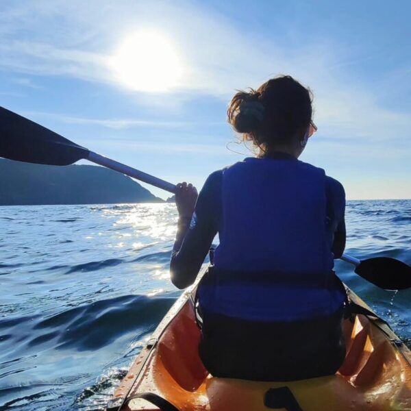 Personne en balade sur la mer avec Kayak Emeraude Aventure à St Malo en Bretagne en Ile et Vilaine