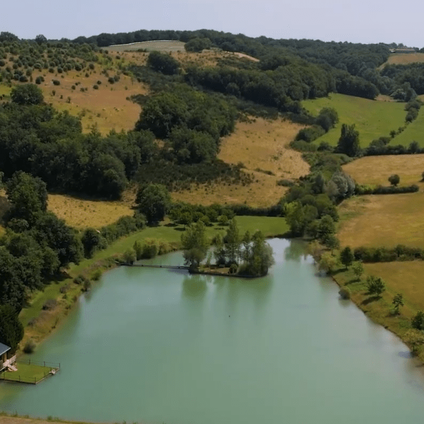 Lac du gîte Poppy des Gîtes de La Masera dans le Gers en Occitanie à Lamazère