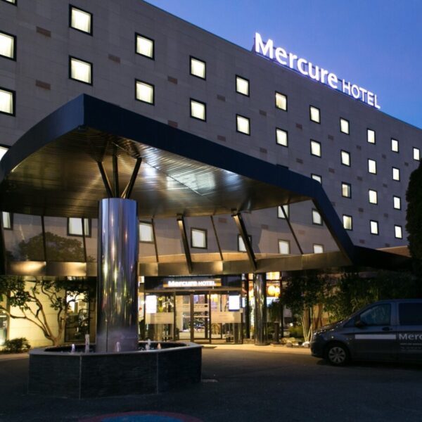 Façade de l'Hôtel Mercure Bordeaux Aéroport en Gironde en Nouvelle Aquitaine en France