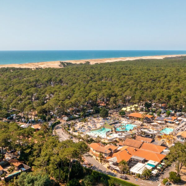 Vue du haut du camping Le Vieux Port dans les Landes en Nouvelle-Aquitaine à Messanges