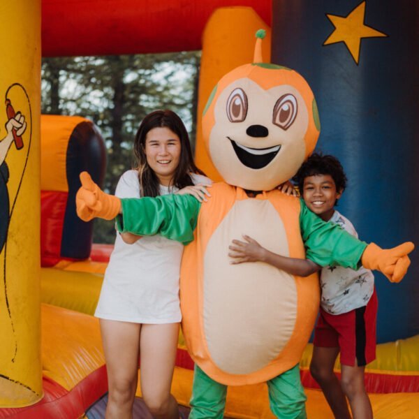 Mascotte du Sunny club pour les enfants de la résidence familiale Sunelia les Logis d'Orres dans les Hautes-Alpes en Provence-Alpes-Côte d'Azur à Les Orres