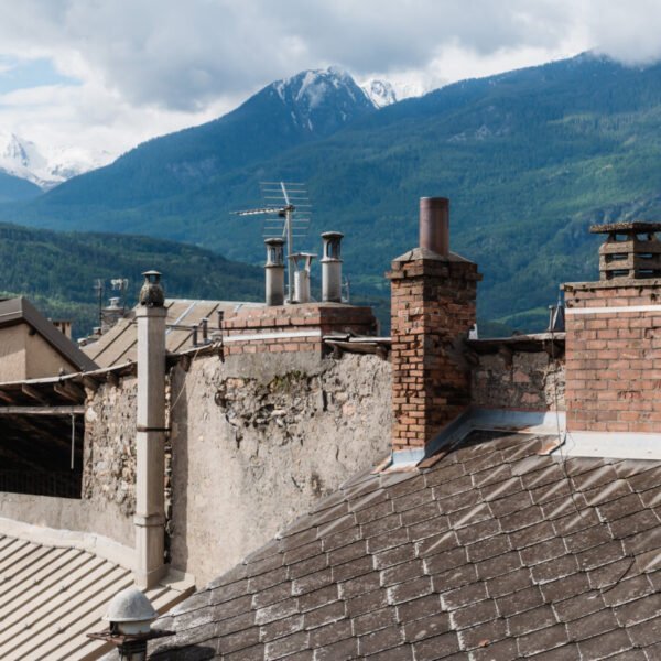 Vue sur les Alpes depuis le Logis Hôtel de la Mairie *** à Embrum dans les Hautes-Alpes en Provence-Alpes-Côte d'Azur