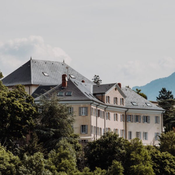 La Demeure, dans la forêt et les montagnes de l'Hôtel **** Restaurant Spa la Robéyère, BW Signature Collection en Hautes-Alpes dans les Alpes-Provence-Côte-d'Azur