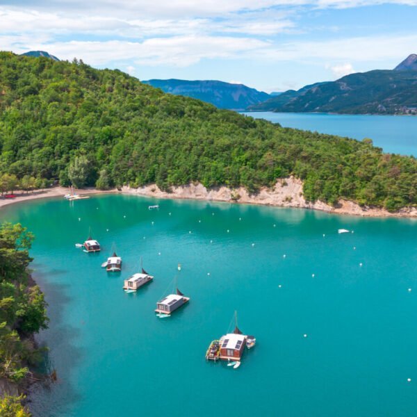 Les Toues Cabanées du Lac