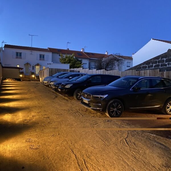 Parking de la Villas Les Bains de Mer en Vendée au Pays de La Loire à La Barre-de-Monts